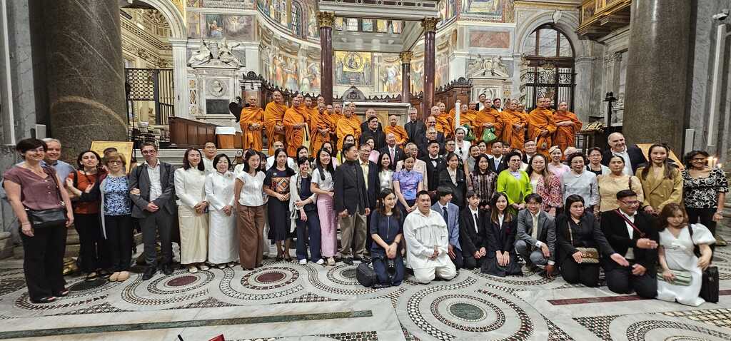 Eine Delegation buddhistischer Mönche aus Thailand zu Besuch bei Sant'Egidio im Zeichen des Friedens
